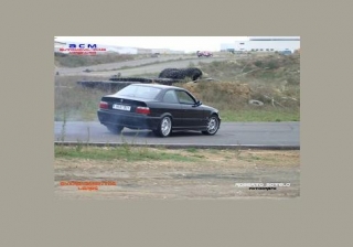 imagen coche dando un trompo.JPG